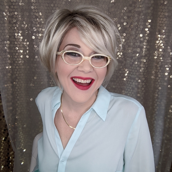 Meet your Posher, Heather from CysterWigs - Picture 2 of 7